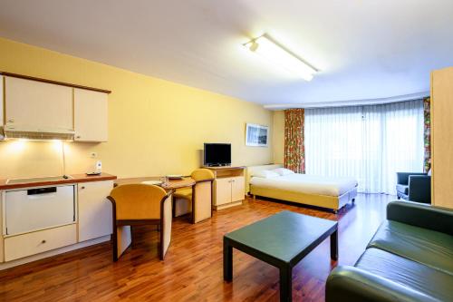 B-Aparthotels Montgomery - image 12