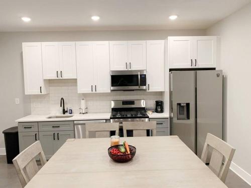 Modern 3 BR 2 BA with Patio, pet friendly