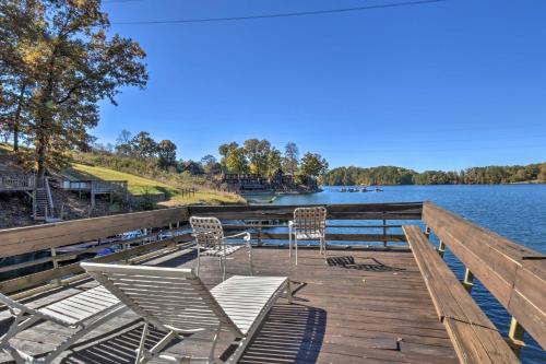 Lake Keowee Escape with Dock Deck and Lake Access! - image 2