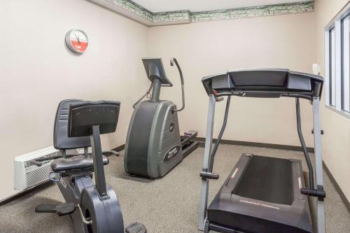 Ramada by Wyndham Sellersburg/Louisville North - image 12