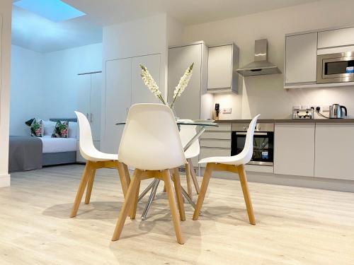 keuken, Rise at Fleets Height Apartment Nine in Fleet Central