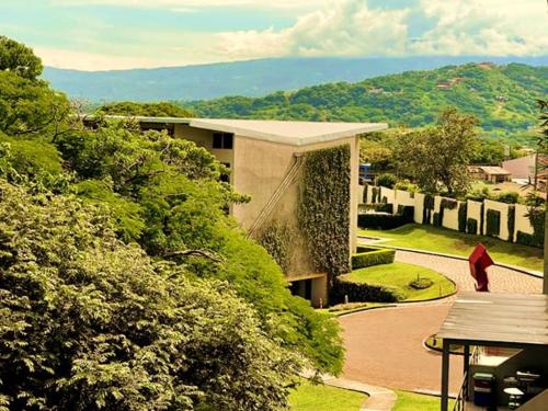 Fully Equipped Lux Villa, Cathedral Ceilings, High Speed Internet, High End Furnishing, Pool, Hot tu