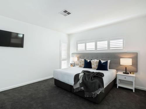 327375570 Grand Mercure The Vintage