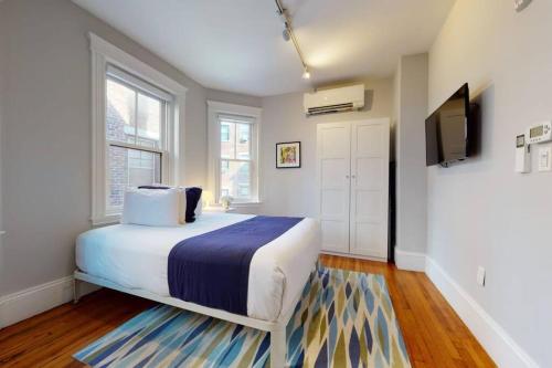 A Stylish Stay w/ a Queen Bed, Heated Floors.. #22 Brookline