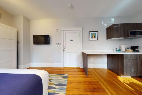 A Stylish Stay w/ a Queen Bed, Heated Floors.. #22 in Brookline, USA