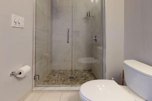 A Stylish Stay w/ a Queen Bed, Heated Floors.. #22 in Brookline, USA