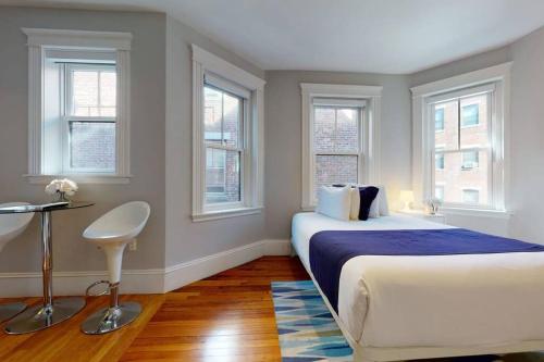 A Stylish Stay w/ a Queen Bed Heated Floors.. #12 - main image