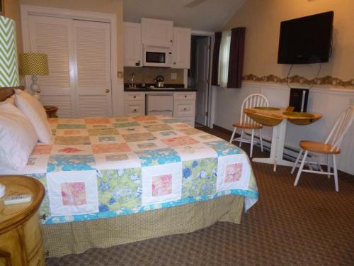 Falmouth Heights Motor Lodge - image 10