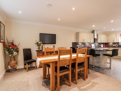 Riverside Cottage in Eyre