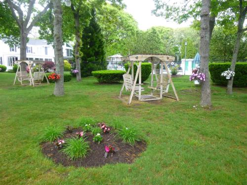 Falmouth Heights Motor Lodge - image 14