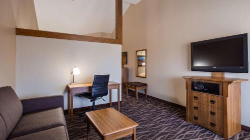 Best Western Plus Saddleback Inn And Conference Center