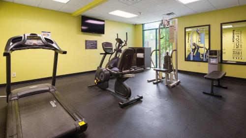 Best Western Plus Birmingham Inn & Suites - image 14