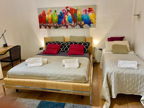 1 queen bed, 1 twin bed