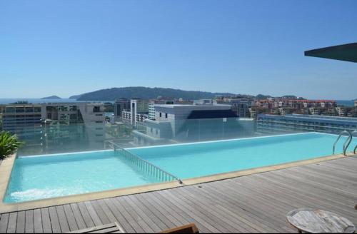 Sky Suite Top floor with Rooftop Pool & Gym
