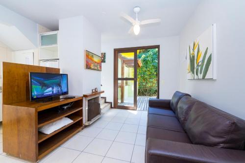 Two-Bedroom Bungalow image 10