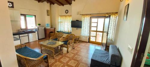 Sky Touch Cottaage & Stays, Luxury mountains view villa, mukteshwar, Mukteshwar