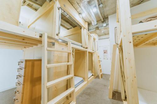 2 Bunk Beds in Mixed Dormitory Room