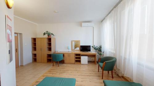 Hotel Hubert Nové Zámky - image 5