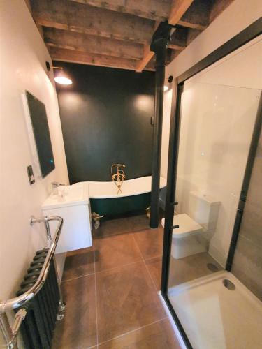 The Eden Warehouse - GREEN, sleeps 5