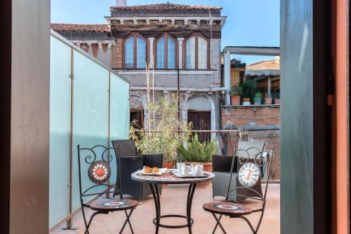 Erkély/terasz, Hotel La Fenice et Des Artistes near Grassi Palota