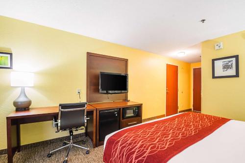 Comfort Inn & Suites Dayton - Photo 7 of 31