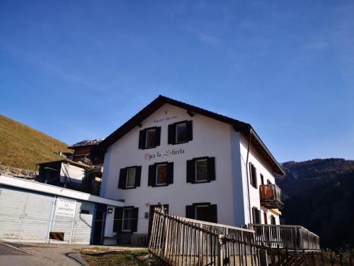 on a quiet location, beautiful, spacious holidayhouse, only for holidays, with a fantastic view, perfect for skiing, walking and hiking