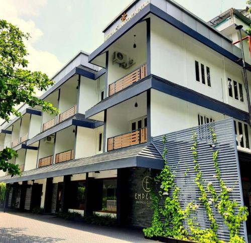 Emperor-Hotel Rachana Continental Pvt Ltd Chalakudy