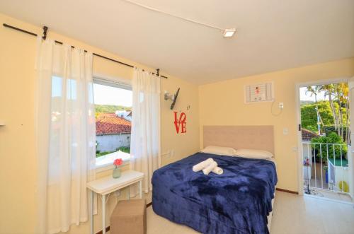 Estudio com piscina no Corrego Grande N781