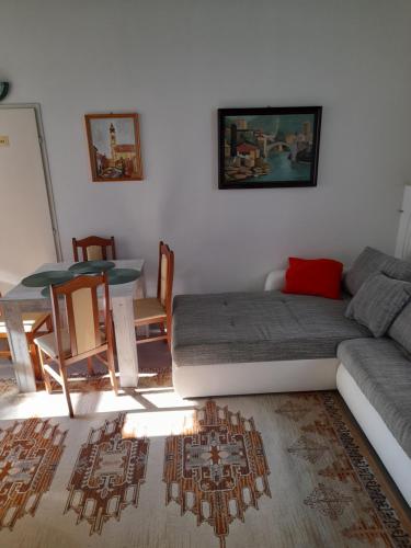Thelena Apartmant 2