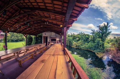 Létesítmények, Oaza Inn in Chekoshtina