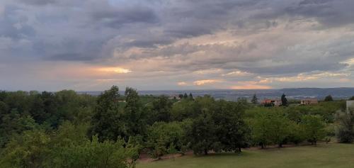Elegante camera padronale con parcheggio privato nella proprietà chambre d'hôte Cherasco