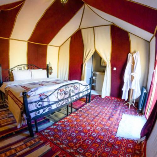Sahara Tours luxury camp in Ksar Tanamouste