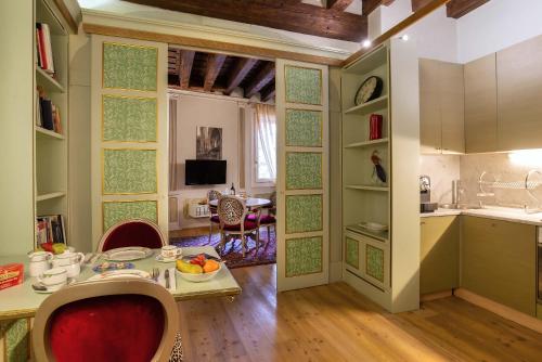 Sant'Angelo - Fenice Apartments in Venice - image 5