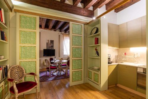 Sant'Angelo - Fenice Apartments in Venice 3