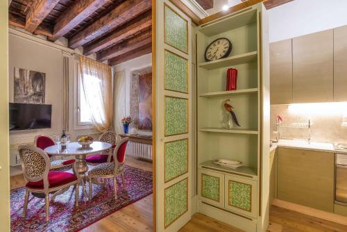 Sant'Angelo - Fenice Apartments in Venice - image 10