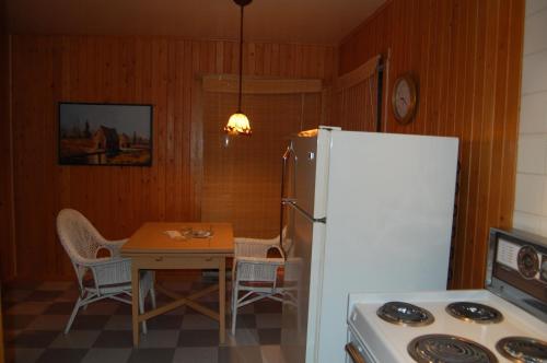 戈達德汽車旅館 (Auberge Godard) in 諾明南格 (QC)