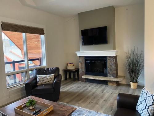 Spectacular Penthouse With Amazing Views, Indoor Pool and Hot tub