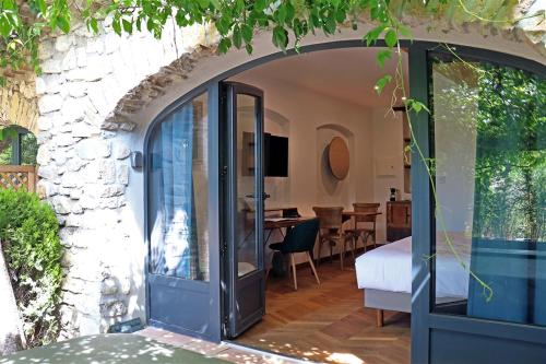 L'Amourier en Cévennes, suites romantiques avec Jacuzzi privatif ou baignoire ronde Terrazzo (L'Amourier en Cevennes, suites romantiques avec Jacuzzi privatif ou baignoire ronde Terrazzo) in Saint-Hippolyte-du-Fort