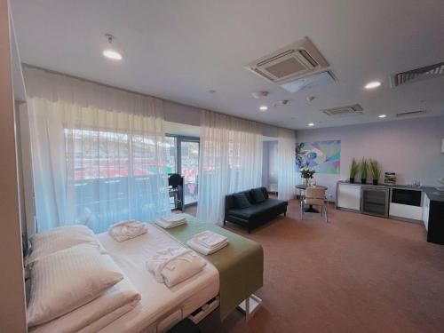 People Hotel - image 12