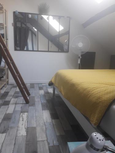 Le Mini Loft Montargis centre 1 à 4 personnes climatisation parking linge wifi freebox Netflix, Vélos en option