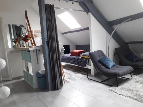Le Mini Loft Montargis centre 1 à 4 personnes climatisation parking linge wifi freebox Netflix, Vélos en option