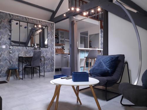 Loft Haut de Gamme Centre Montargis, Place de Parking, Local à vélos, Linge de lits et serviettes, coin rivière amenagé, Hamac, Épicerie, Vélos en option, Tout confort jusqu'à 4 voyageurs - Saint-Loup-de-Gonois