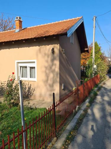 TIA kucica za izdavanje