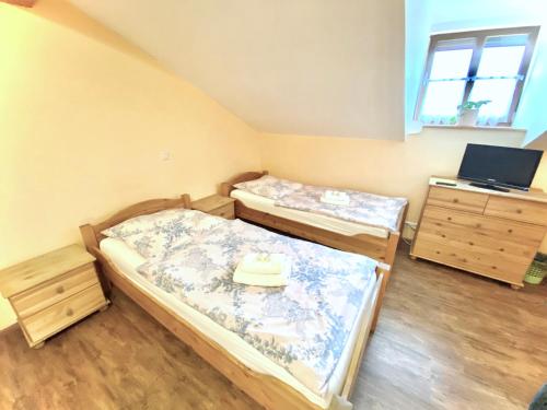 2 twin beds
