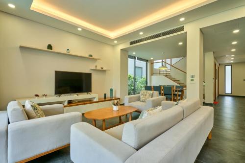 Stunning 3-bedroom golf view villa