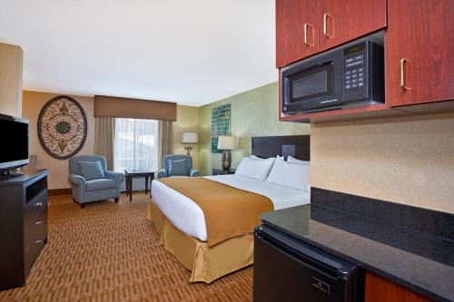 Holiday Inn Express & Suites - Sharon-Hermitage, an IHG Hotel
