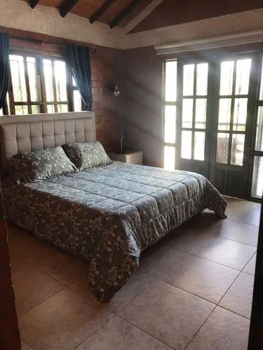 Hermosa Cabana con bonito Jardin y piscina en la Mesa de los Santos in Piedecuesta