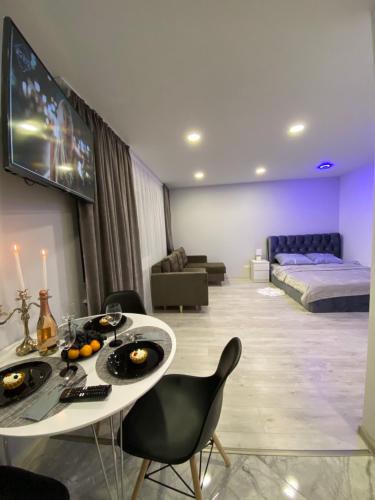 . Crystal Twin Apartment