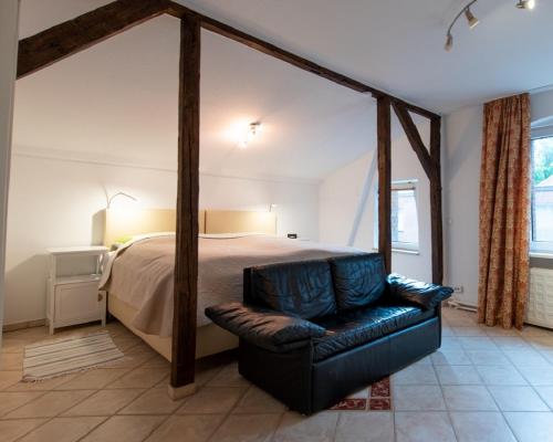 1 king bed, 2 sofa beds