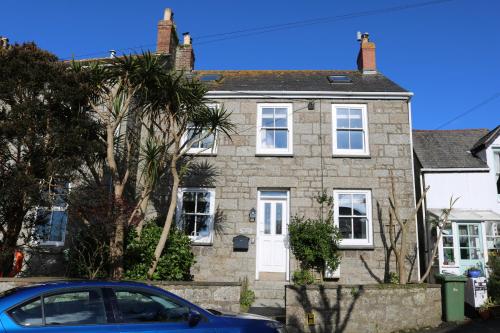Large Cottage, 3 Beds All En-suite, Small Village Location Overlooking Mousehole, Mousehole, Cornwall